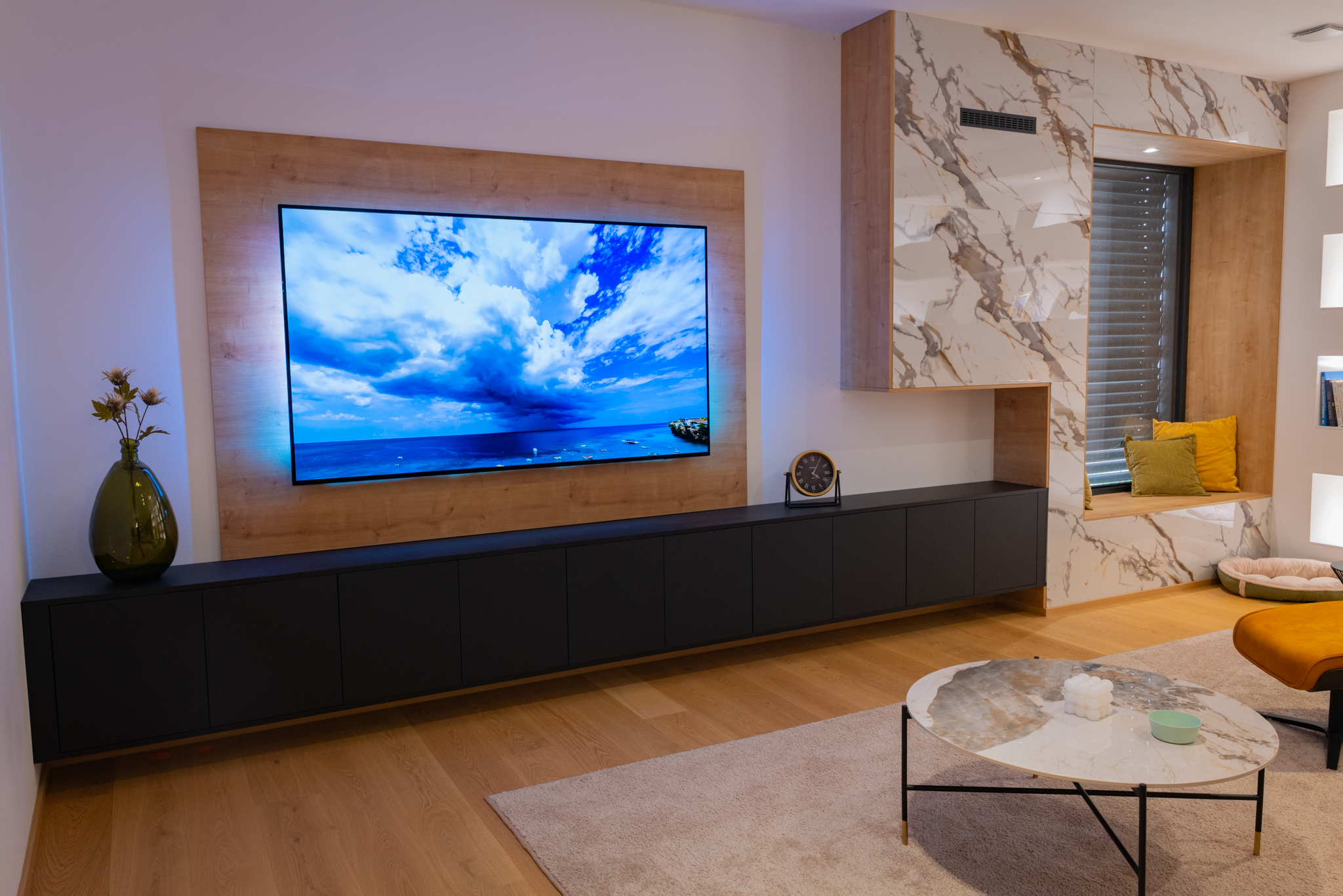 Elegantna dnevna soba z unikatnimi detajli 1