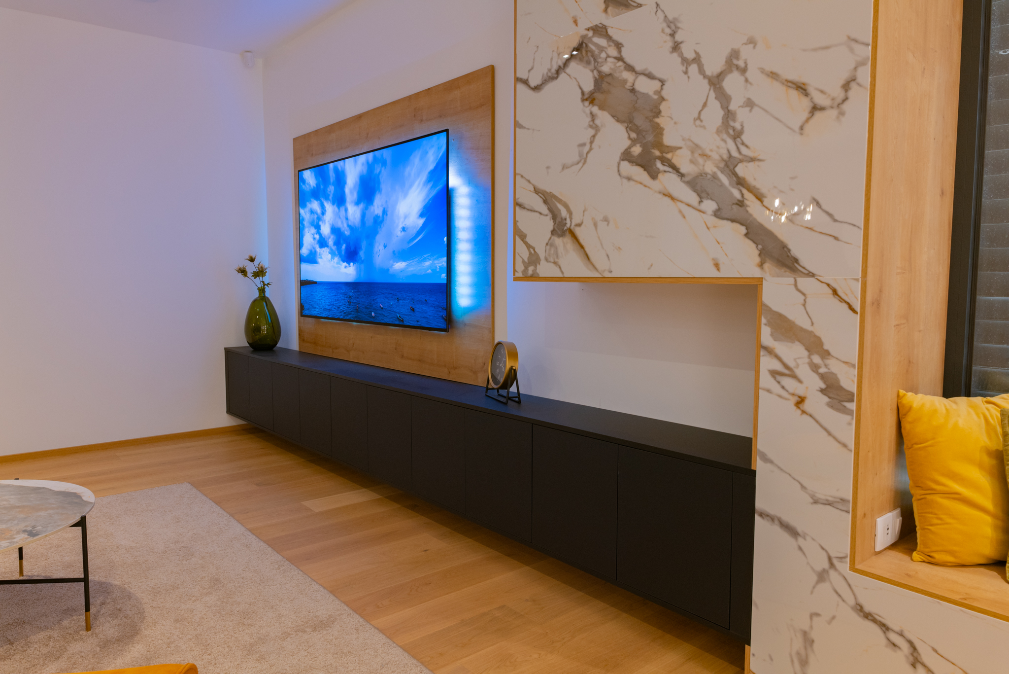 Elegantna dnevna soba z unikatnimi detajli 3