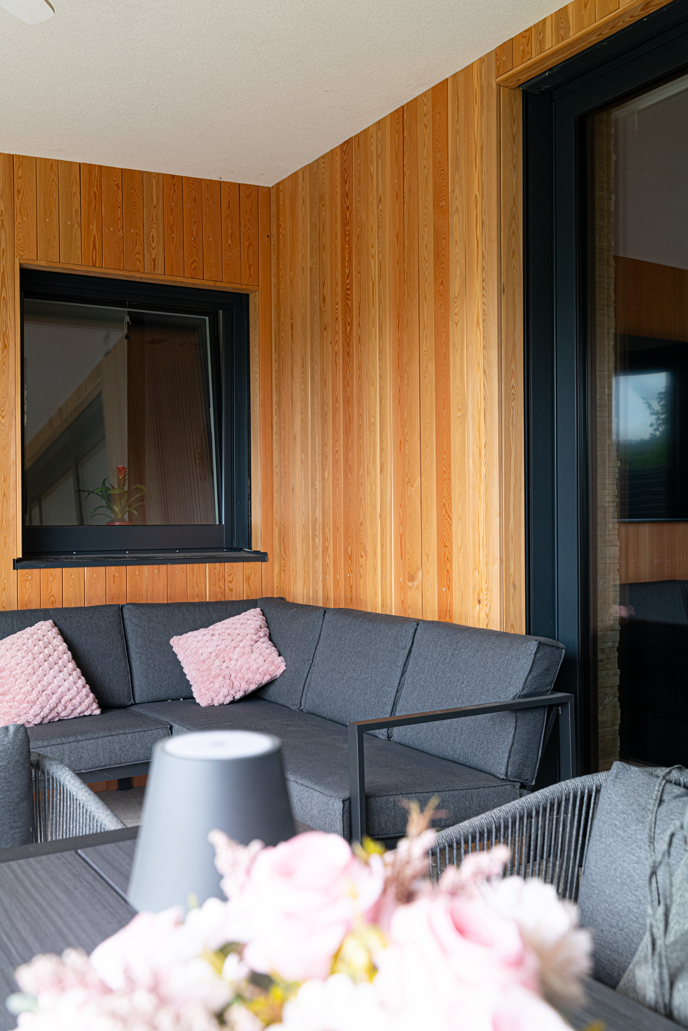 Lesena stenska obloga za topel ambient