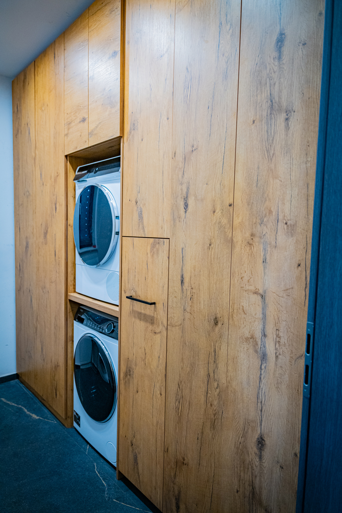 Lesena harmonija v pralnem kotičku