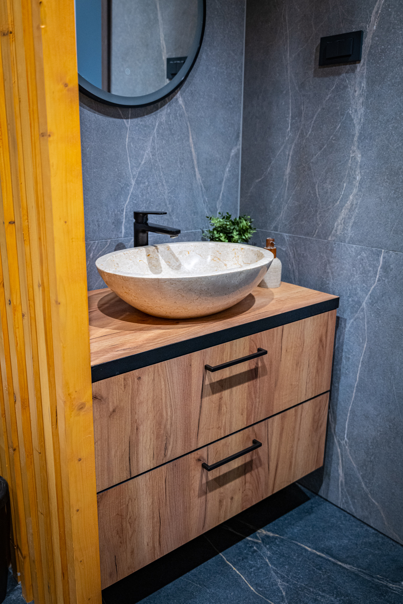 Elegantna kopalniška omarica